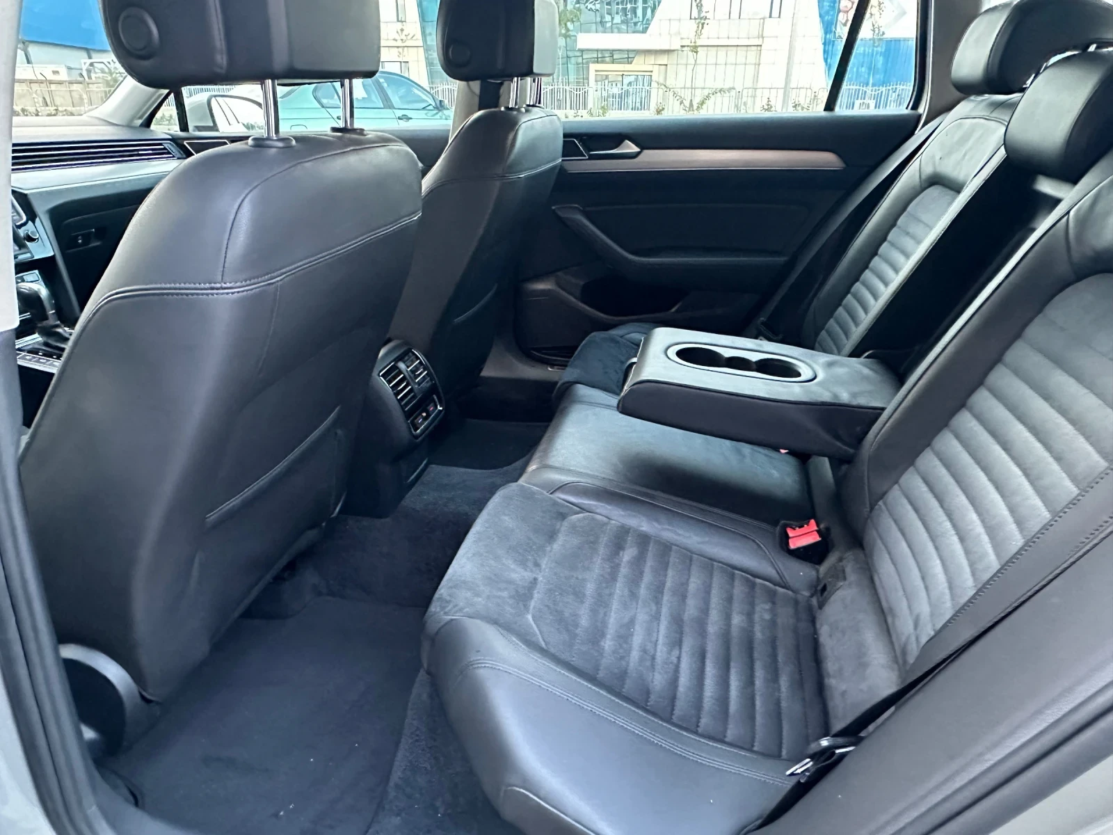 VW Passat 2.0TDI 240кс HIGHLINE DSG* Digital* 4Motion , снимка 9 - Автомобили и джипове - 55713102
