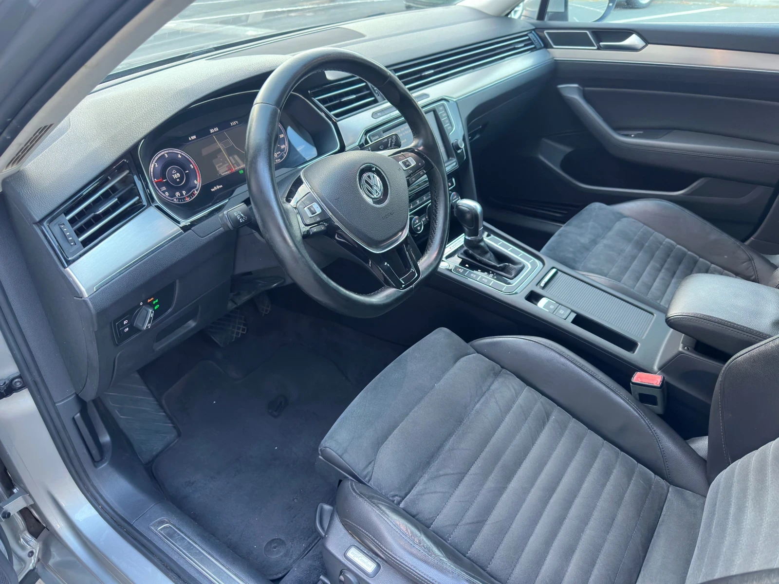 VW Passat 2.0TDI 240кс HIGHLINE DSG* Digital* 4Motion , снимка 11 - Автомобили и джипове - 55626737