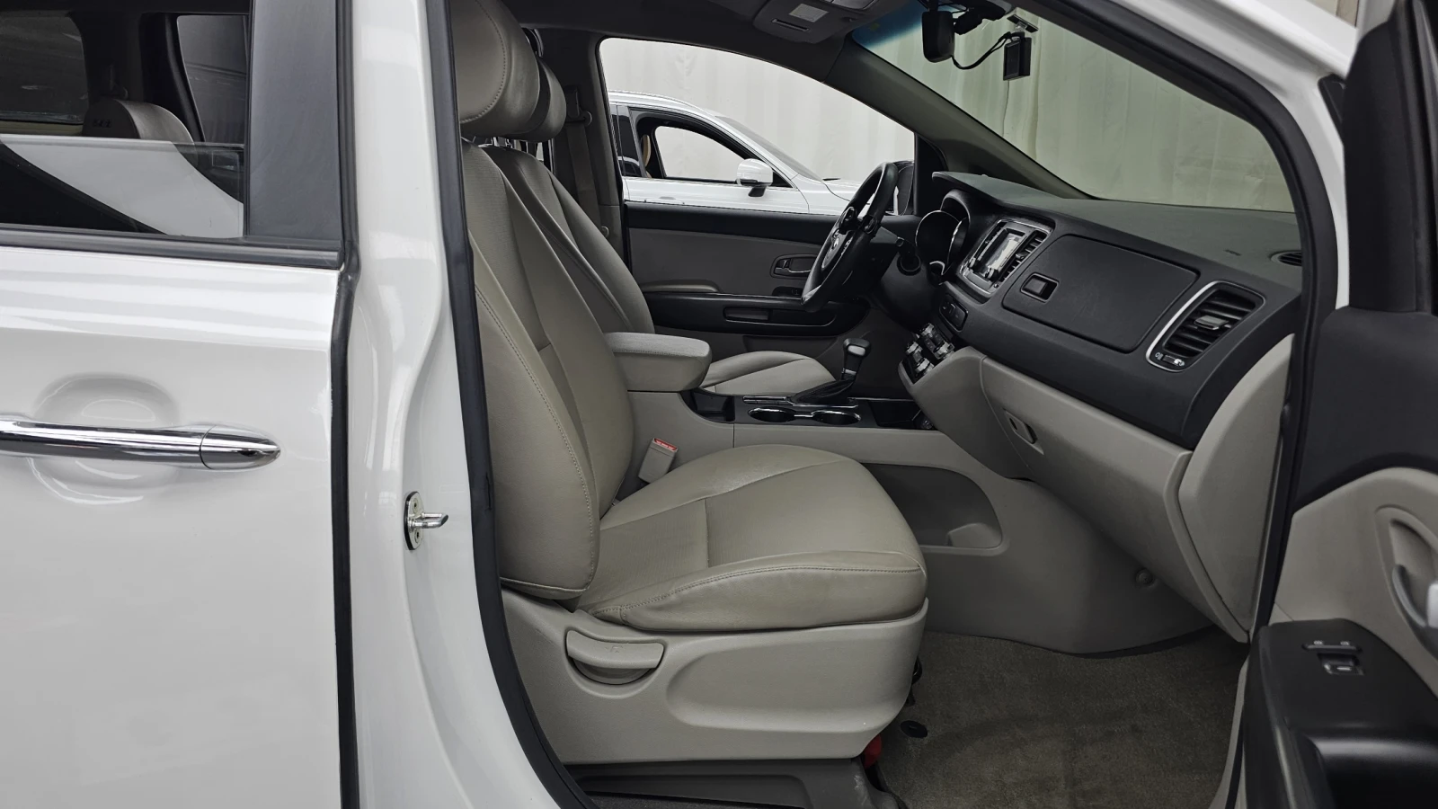 Kia Carnival ������ ����* encareu.com | Mobile.bg � ����������� 11