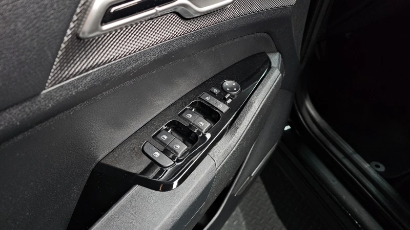 Kia Sportage 2.0 2WD PRESTIGE , снимка 13 - Автомобили и джипове - 52469579