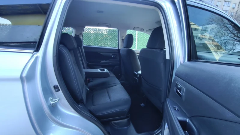 Mitsubishi Outlander 2.2DI-D-150к.с Euro-6b Instyle 4WD, снимка 14 - Автомобили и джипове - 53153538