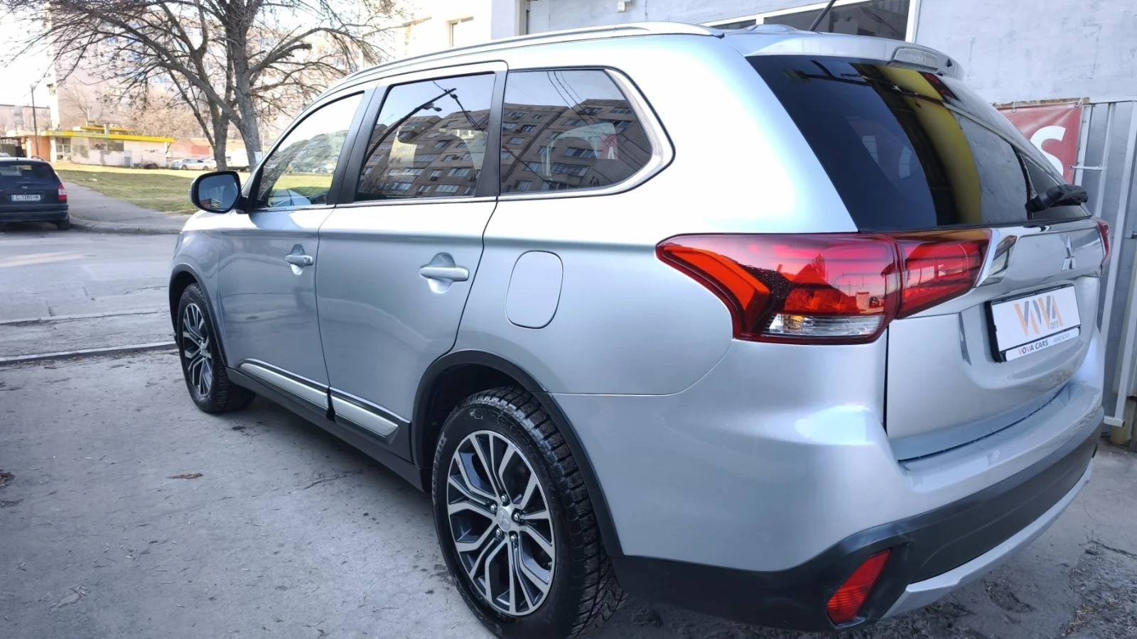 Mitsubishi Outlander 2.2DI-D-150к.с Euro-6b Instyle 4WD - изображение 2