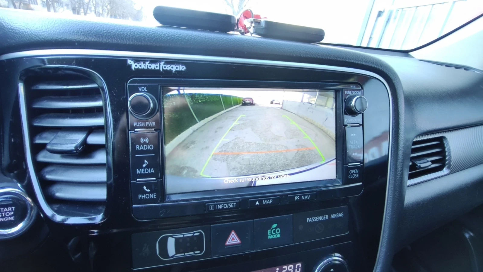 Mitsubishi Outlander 2.2DI-D-150к.с Euro-6b Instyle 4WD - изображение 10