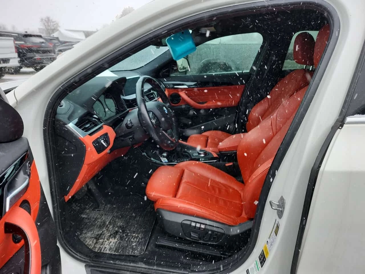 BMW X2  XDRIVE28I | PANORAMA| KEYLESS GO| ПАМЕТ| CARFAX, снимка 7 - Автомобили и джипове - 53894277