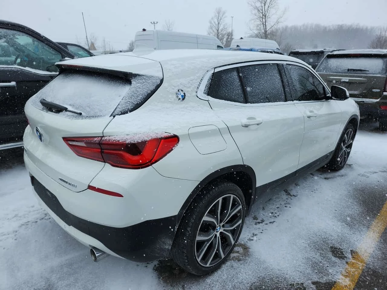 BMW X2  XDRIVE28I | PANORAMA| KEYLESS GO| ПАМЕТ| CARFAX, снимка 3 - Автомобили и джипове - 53894277