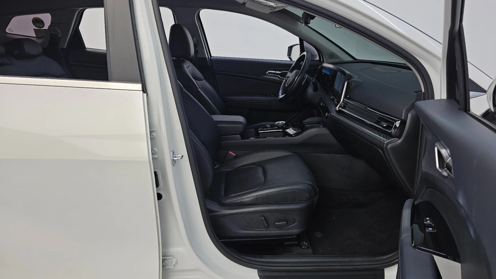 Kia Sportage Noblesse | Panoramic Display | Ventilated Seats, снимка 10 - Автомобили и джипове - 54885063