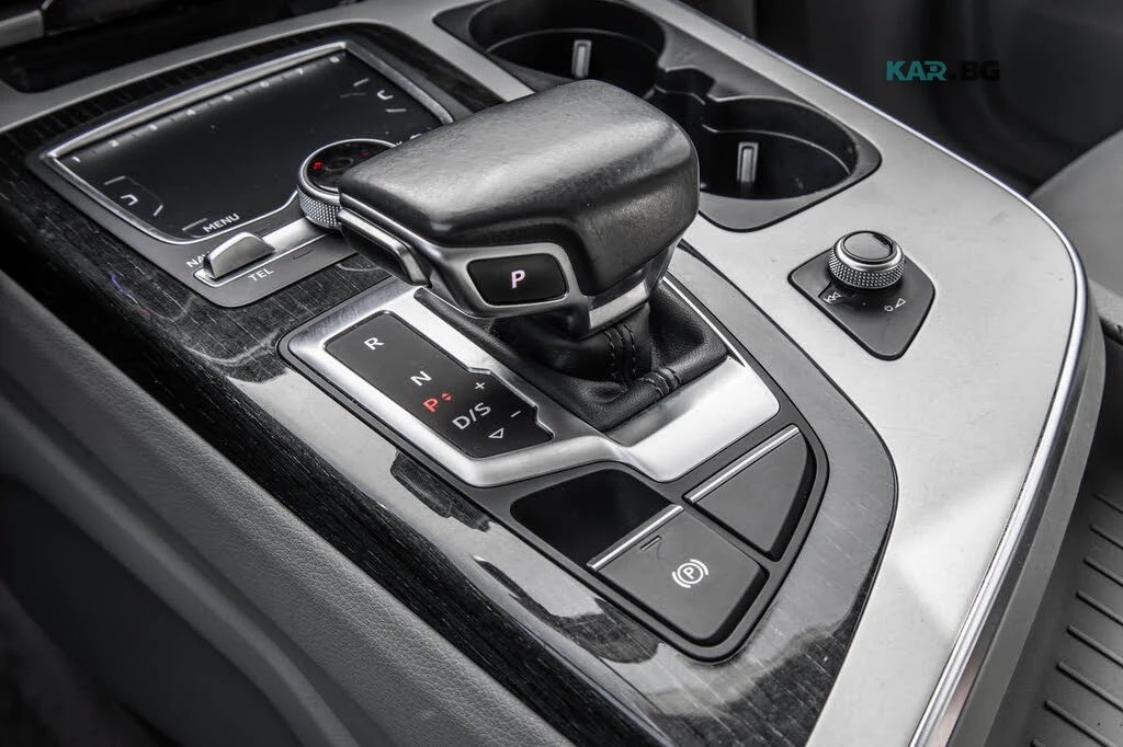 Audi Q7  KOMFORT * KEYLESS * АвтоКредит * (ЦЕНА ДО БГ), снимка 17 - Автомобили и джипове - 54897290
