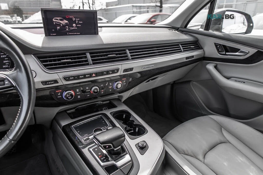 Audi Q7  KOMFORT * KEYLESS * АвтоКредит * (ЦЕНА ДО БГ), снимка 13 - Автомобили и джипове - 54897290