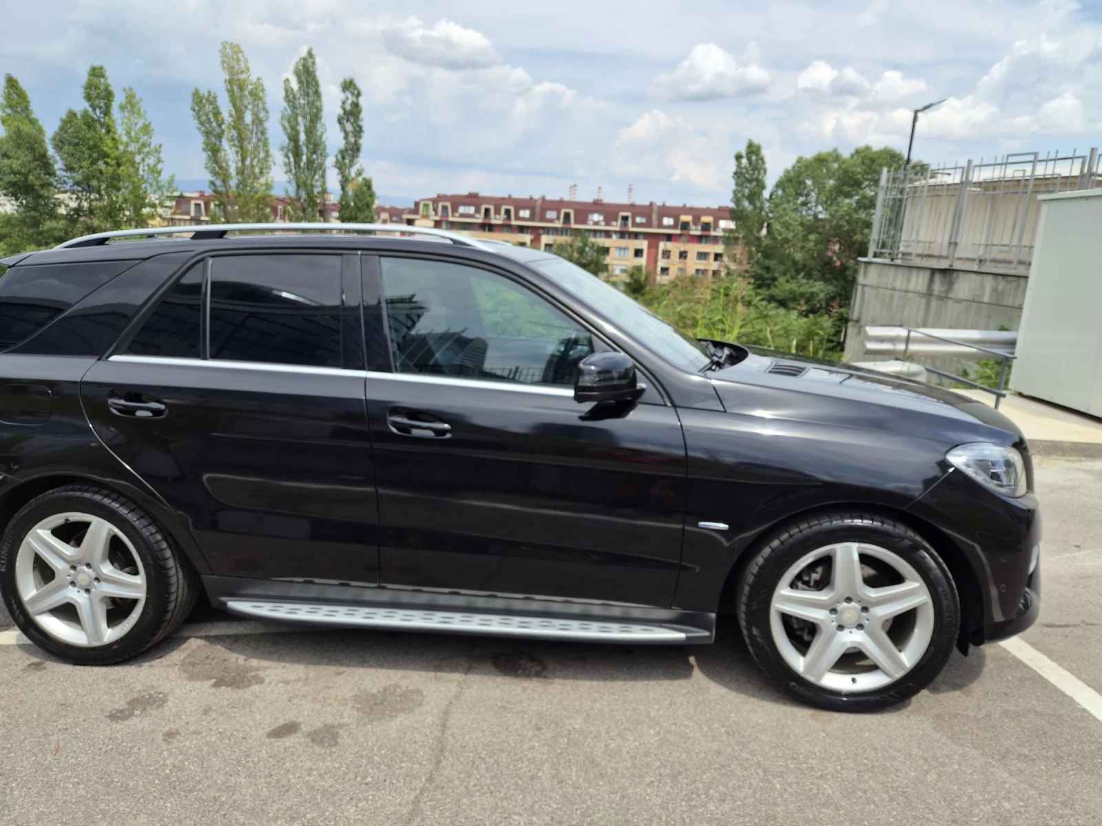 Mercedes-Benz ML 350 AMG PACK, DISTRONIC PLUS, INTELLIGENT LED, BLIND S, снимка 2 - Автомобили и джипове - 55313421