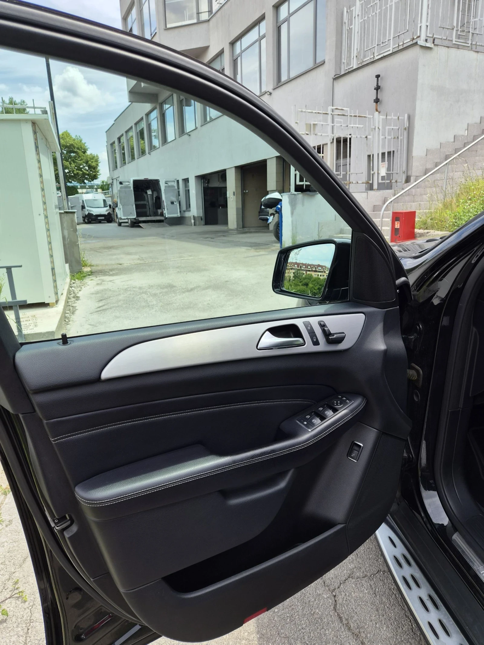 Mercedes-Benz ML 350 AMG PACK, DISTRONIC PLUS, INTELLIGENT LED, BLIND S, снимка 8 - Автомобили и джипове - 55313421