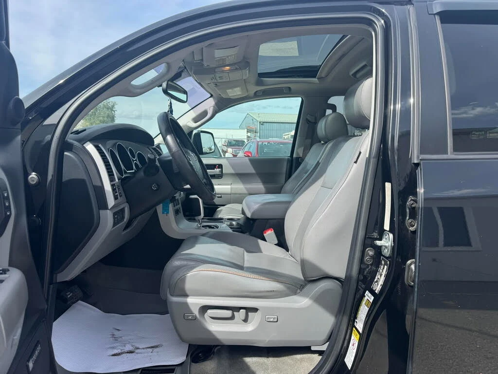 Toyota Sequoia PLATINUM* 5.7 V8* ОБДУХ* ЧЕРНА ОПТИКА* КРАЙНА ЦЕНА, снимка 13 - Автомобили и джипове - 56043661