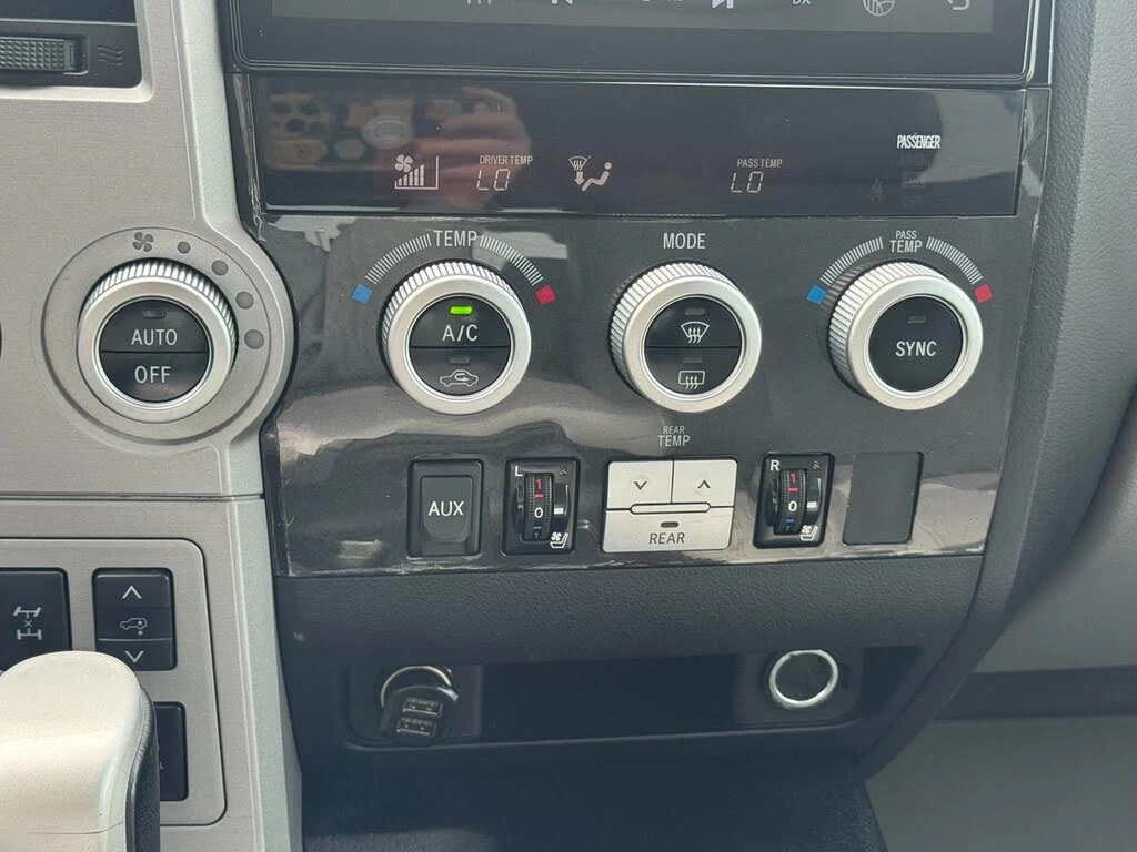 Toyota Sequoia PLATINUM* 5.7 V8* ОБДУХ* ЧЕРНА ОПТИКА* КРАЙНА ЦЕНА, снимка 8 - Автомобили и джипове - 56043661