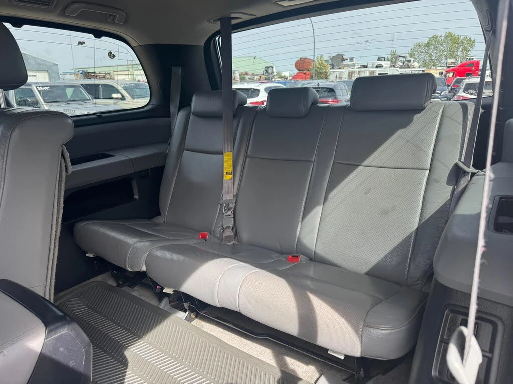 Toyota Sequoia PLATINUM* 5.7 V8* ОБДУХ* ЧЕРНА ОПТИКА* КРАЙНА ЦЕНА, снимка 16 - Автомобили и джипове - 56043661