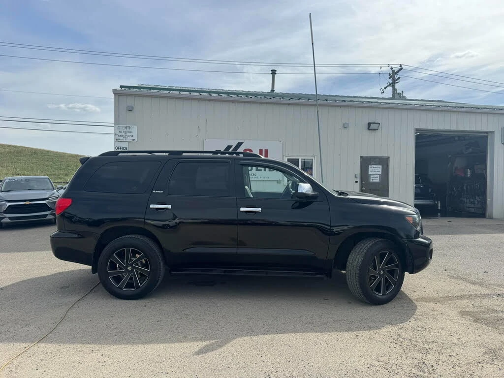 Toyota Sequoia PLATINUM* 5.7 V8* ОБДУХ* ЧЕРНА ОПТИКА* КРАЙНА ЦЕНА, снимка 4 - Автомобили и джипове - 56043661