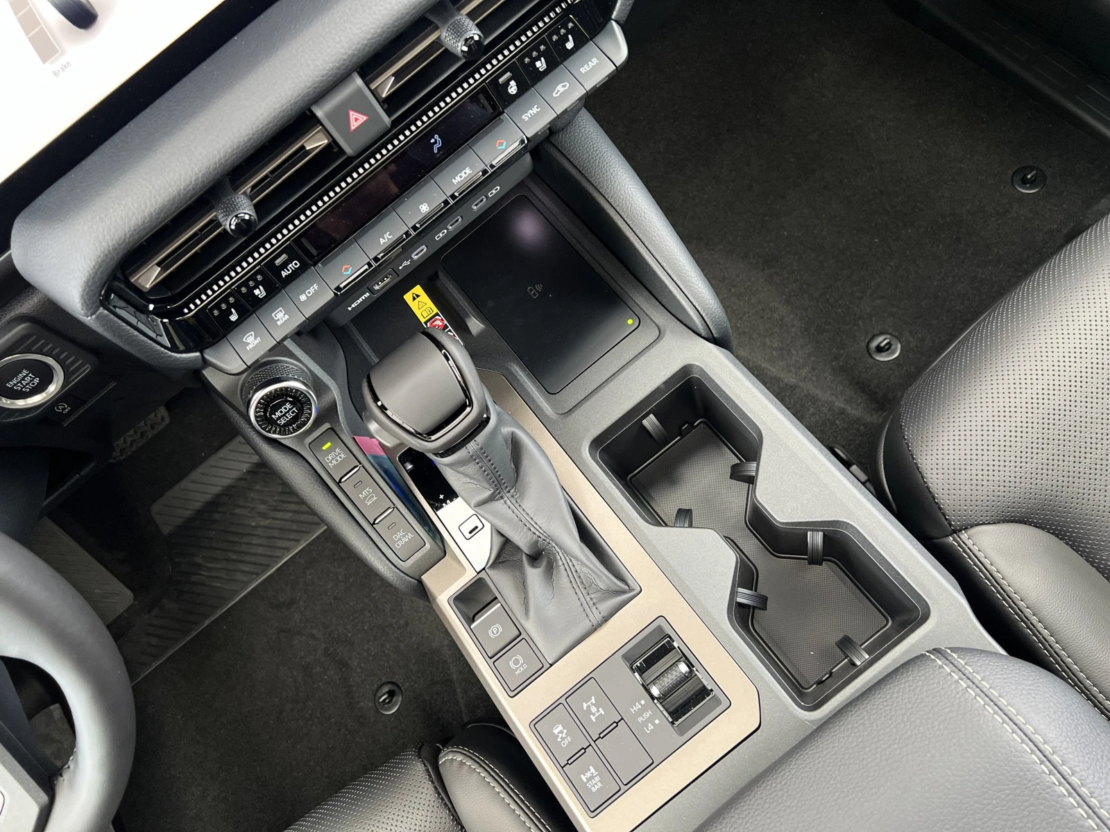 Toyota Land cruiser 250 / 2.8 D-4D / 7 ������ / HUD / PANO / 360 /  | Mobile.bg � ����������� 10