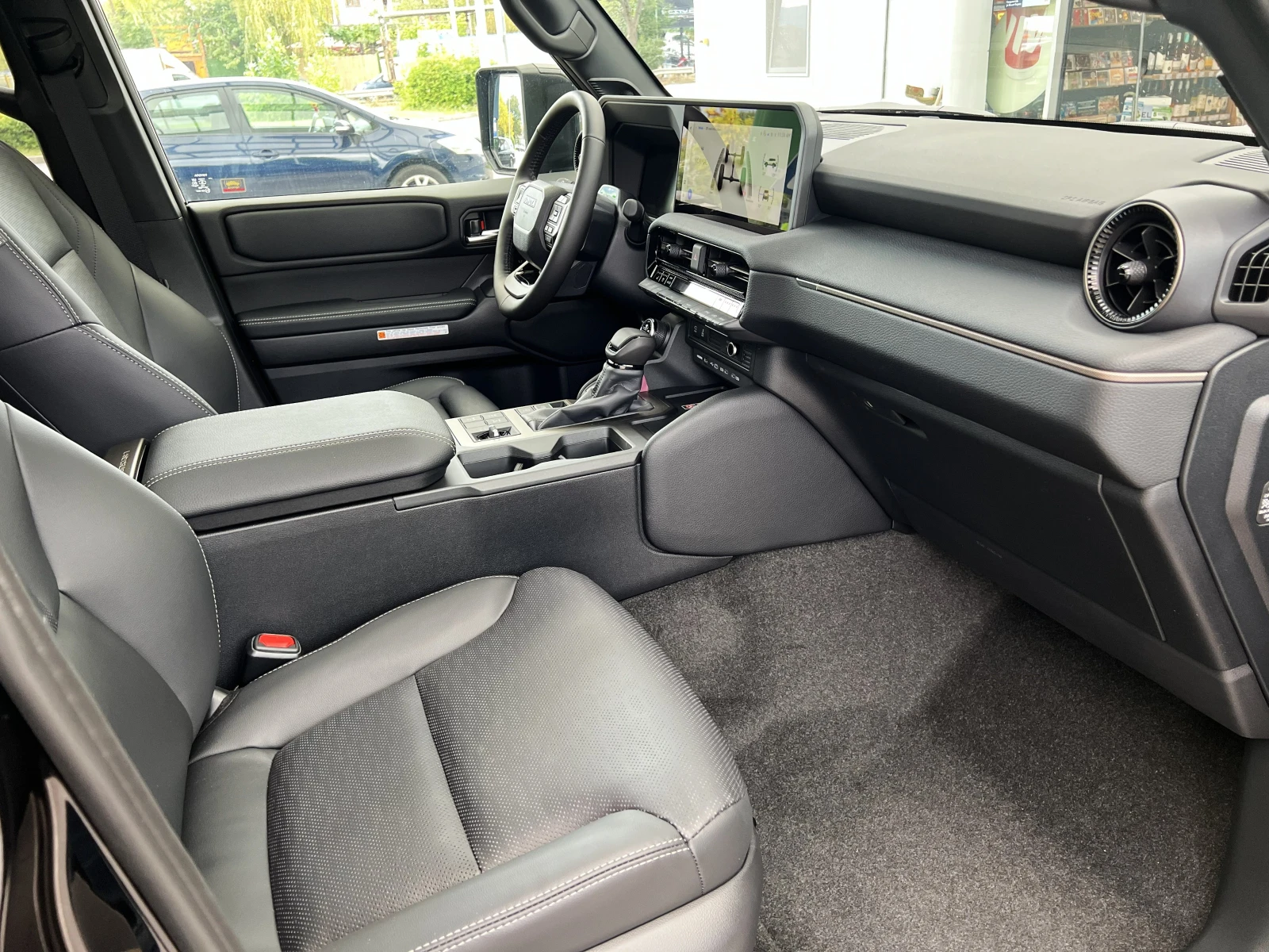 Toyota Land cruiser 250 / 2.8 D-4D / 7 ������ / HUD / PANO / 360 /  | Mobile.bg � ����������� 13