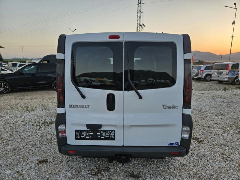 Renault Trafic 1.9 DCI, Климатик, Две странични врати, снимка 4 - Бусове и автобуси - 47752276