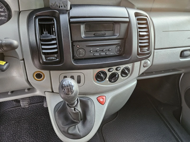 Renault Trafic 1.9 DCI, Климатик, Две странични врати, снимка 11 - Бусове и автобуси - 47752276