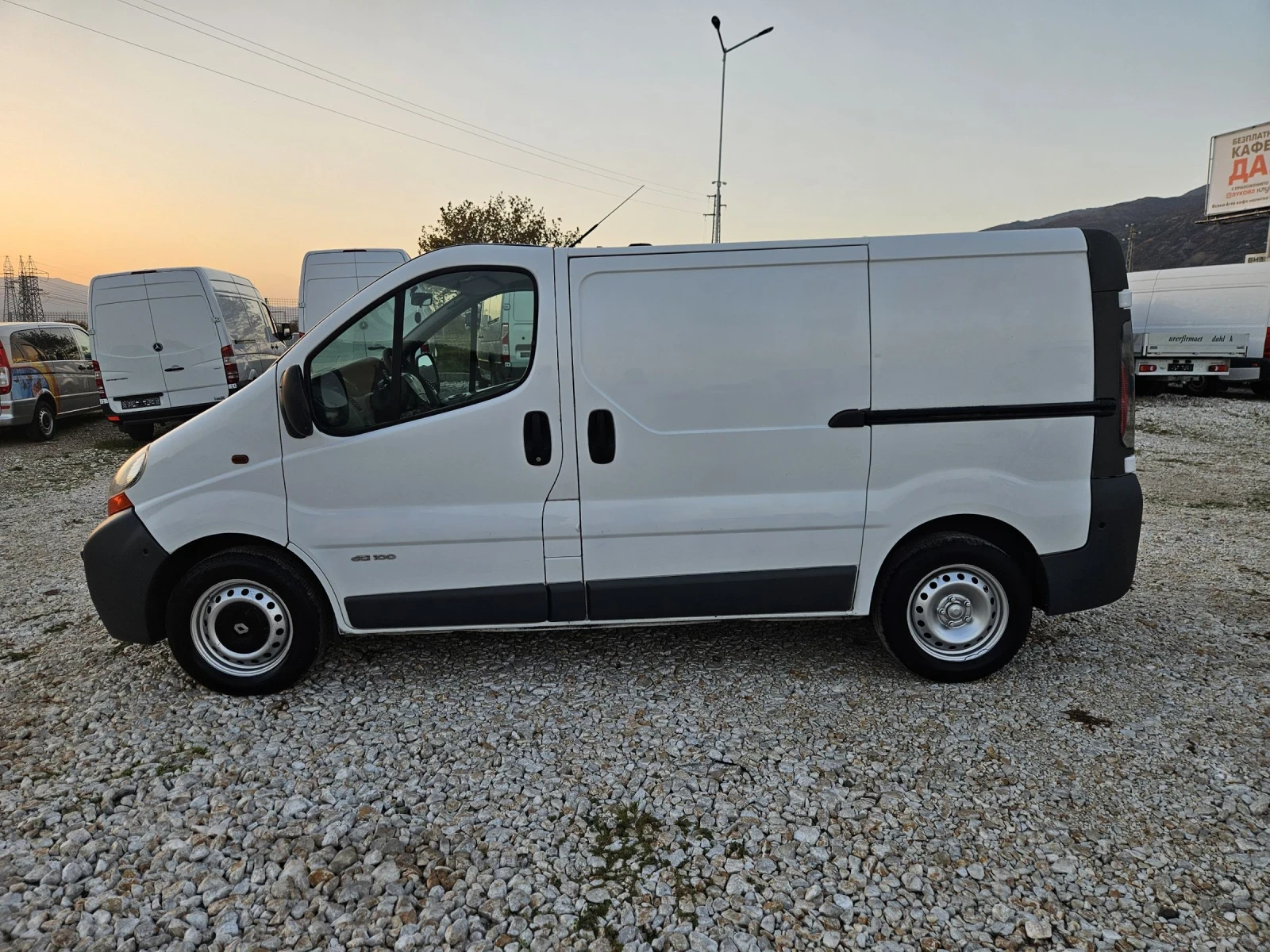 Renault Trafic 1.9 DCI, Климатик, Две странични врати - изображение 2