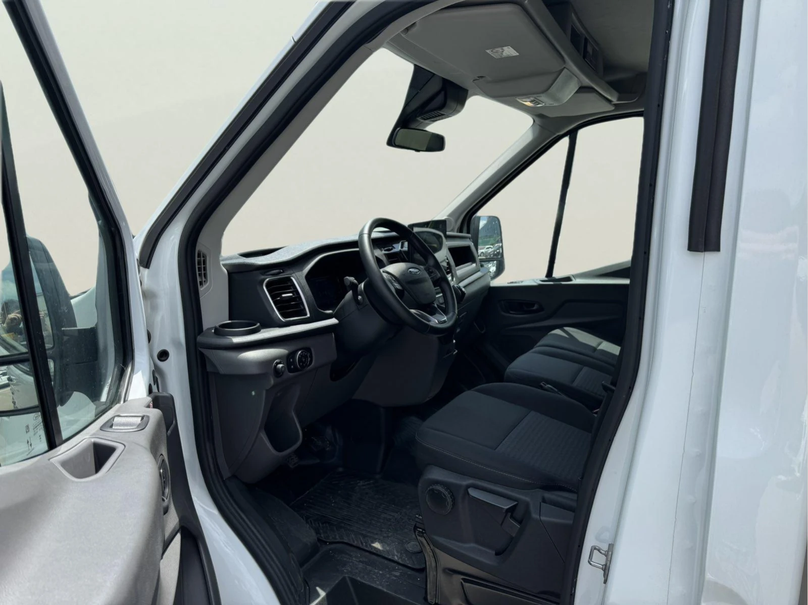 Ford Transit 2.0L EcoBlue, снимка 9 - Бусове и автобуси - 54963708