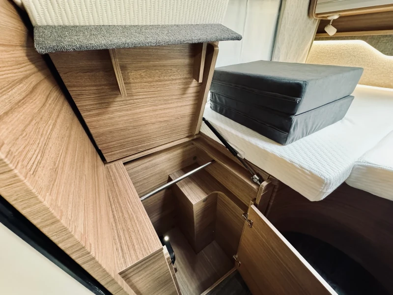 Кемпер Knaus Van I 650 MEG, снимка 15 - Каравани и кемпери - 52795570