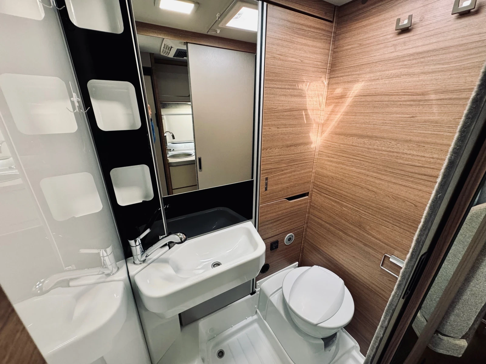 ������ Knaus Van I 650 MEG | Mobile.bg � ����������� 8