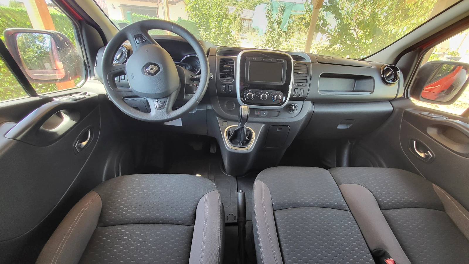 Кемпер Renault Trafic, снимка 11 - Каравани и кемпери - 55990847