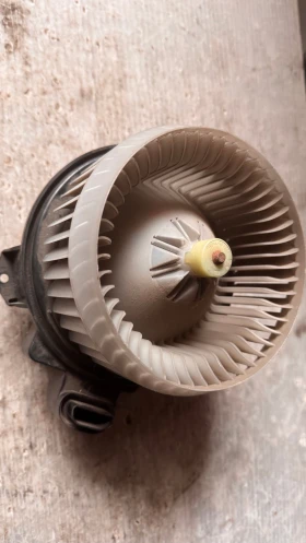         Toyota Avensis 2009 - 2012 - AV272700-8103