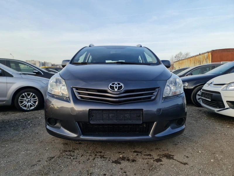 Toyota Verso КАТО ЧИСТО НОВА, снимка 2 - Автомобили и джипове - 47561372