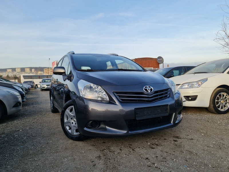 Toyota Verso КАТО ЧИСТО НОВА, снимка 3 - Автомобили и джипове - 47561372