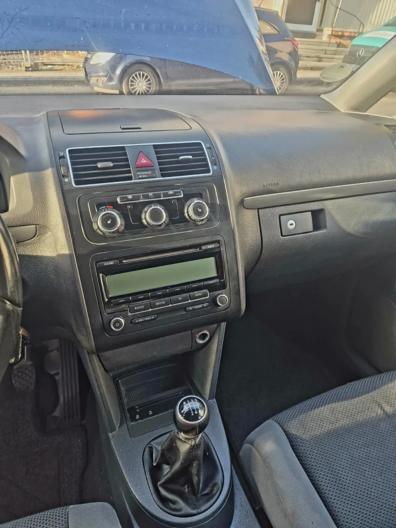 VW Touran, снимка 14 - Автомобили и джипове - 48507843