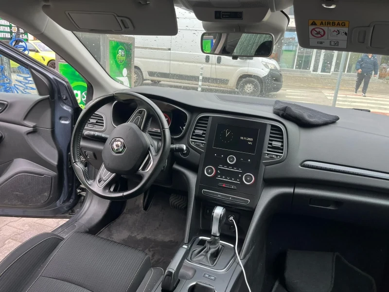 Renault Megane Avtomatik, снимка 6 - Автомобили и джипове - 52502033