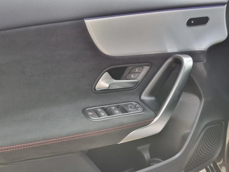 Mercedes-Benz A 220 AMG+ NIGHT+ TOTWINKEL+ 360 , снимка 9 - Автомобили и джипове - 52635084