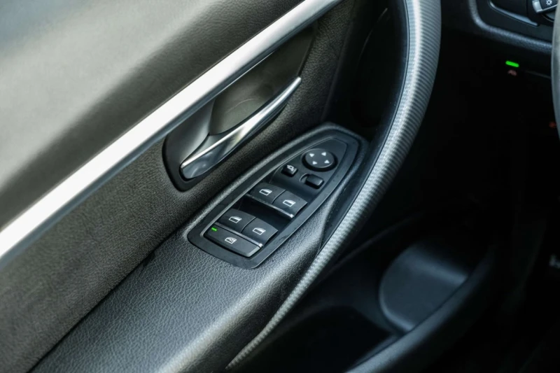 BMW 330 * xDrive * CARFAX * ЦЕНА ДО БГ, снимка 7 - Автомобили и джипове - 53220861