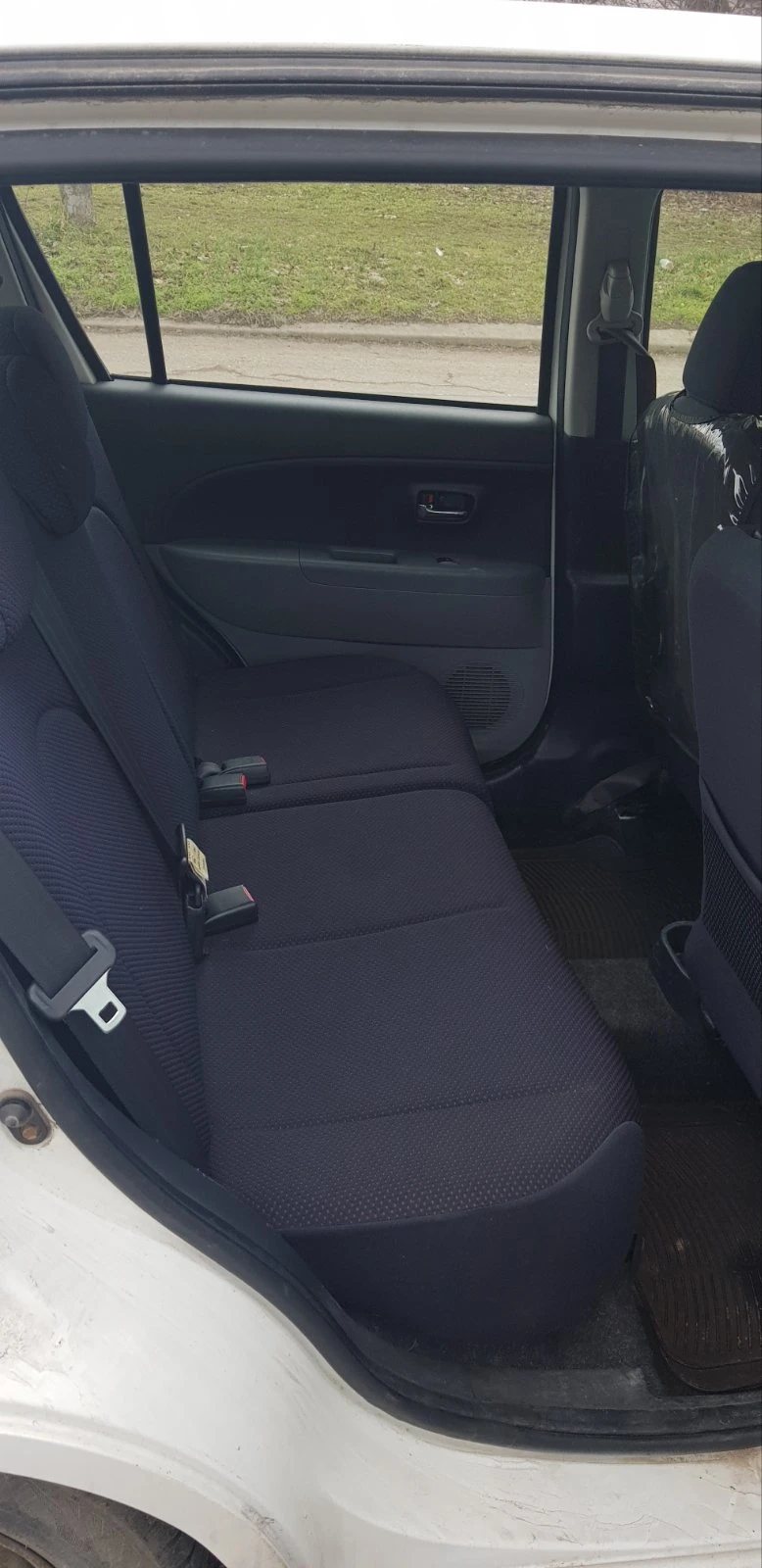 Daihatsu Sirion 4x4, снимка 6 - Автомобили и джипове - 55710226
