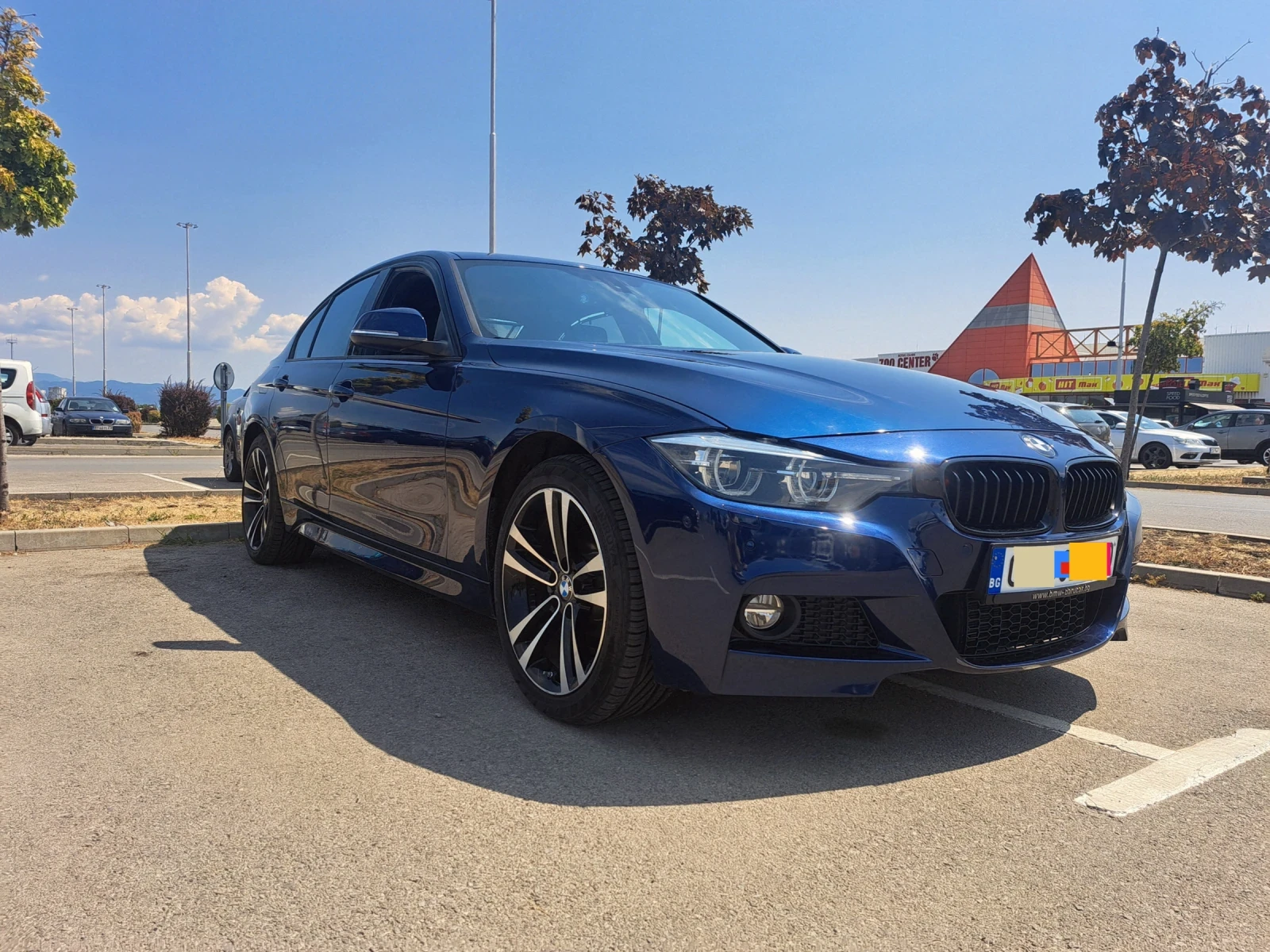BMW 330 Като нова!!! 69550км. X-DRIVE  M-пакет - изображение 2