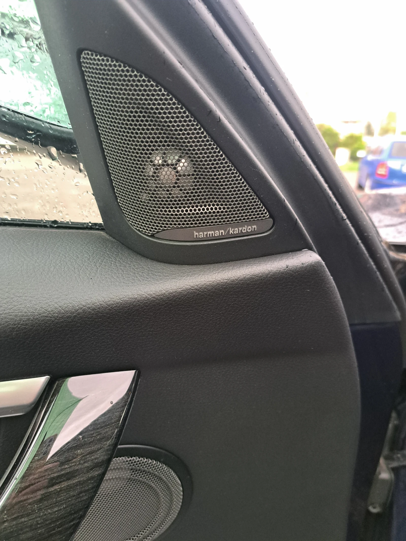 BMW 330 Като нова!!! 69550км. X-DRIVE  M-пакет - изображение 4