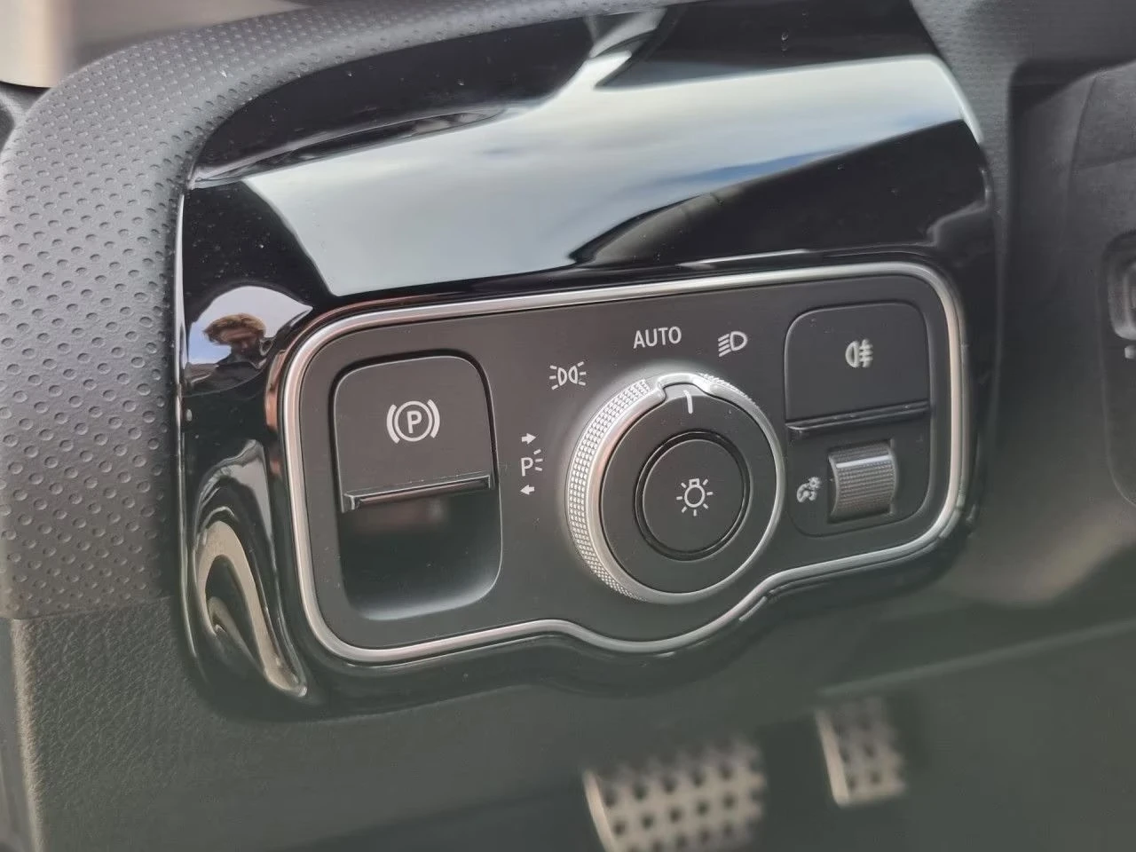 Mercedes-Benz A 220 AMG+ NIGHT+ TOTWINKEL+ 360  - изображение 6