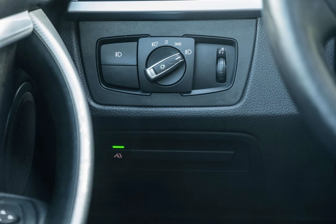 BMW 330 * xDrive * CARFAX * ���� �� �� | Mobile.bg � ����������� 14