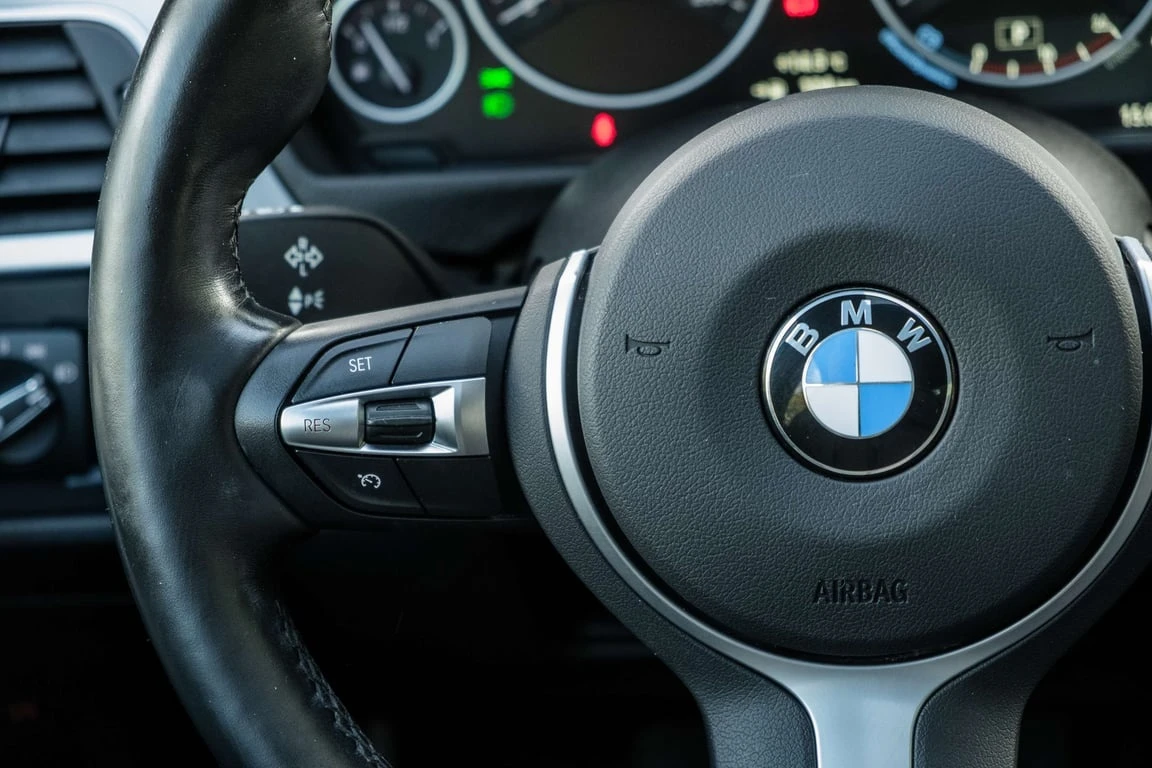 BMW 330 * xDrive * CARFAX * ���� �� �� | Mobile.bg � ����������� 12