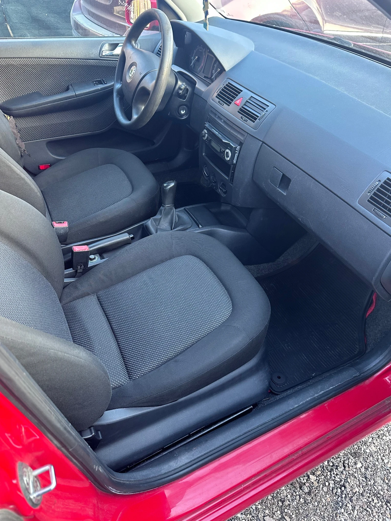 Skoda Fabia Уникат/Гаражен/Климатик, снимка 9 - Автомобили и джипове - 53868437