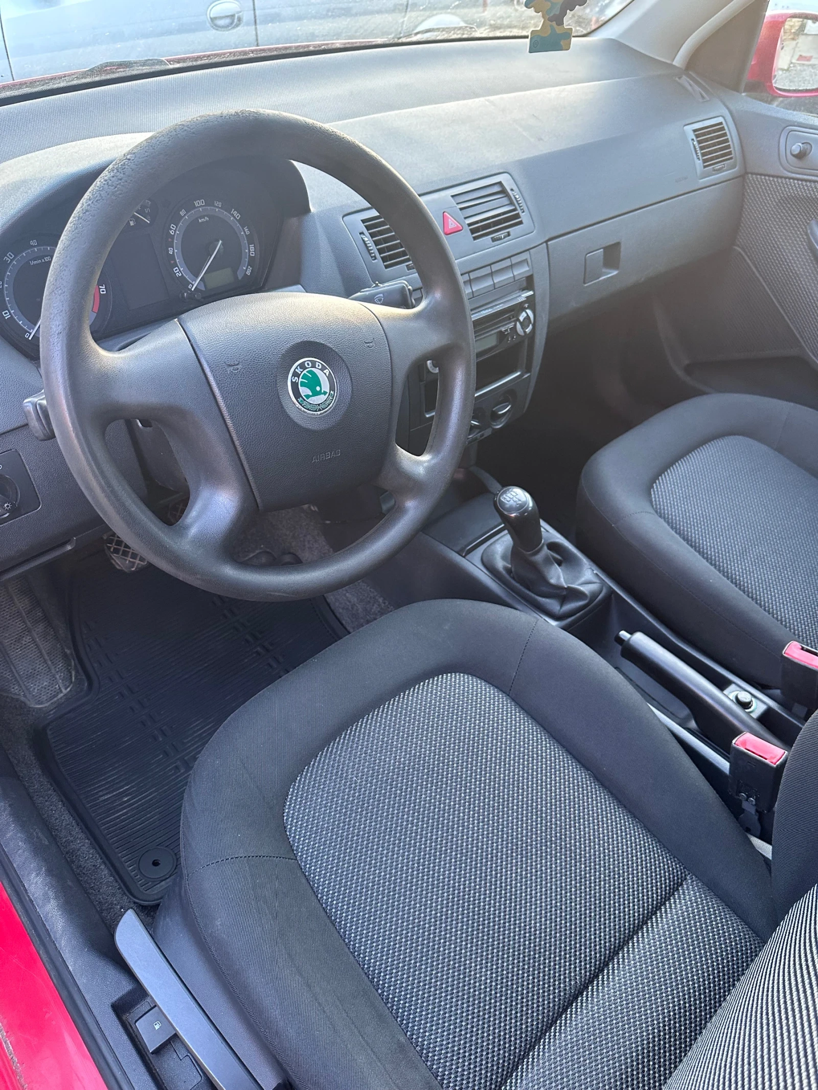 Skoda Fabia Уникат/Гаражен/Климатик, снимка 11 - Автомобили и джипове - 53868437