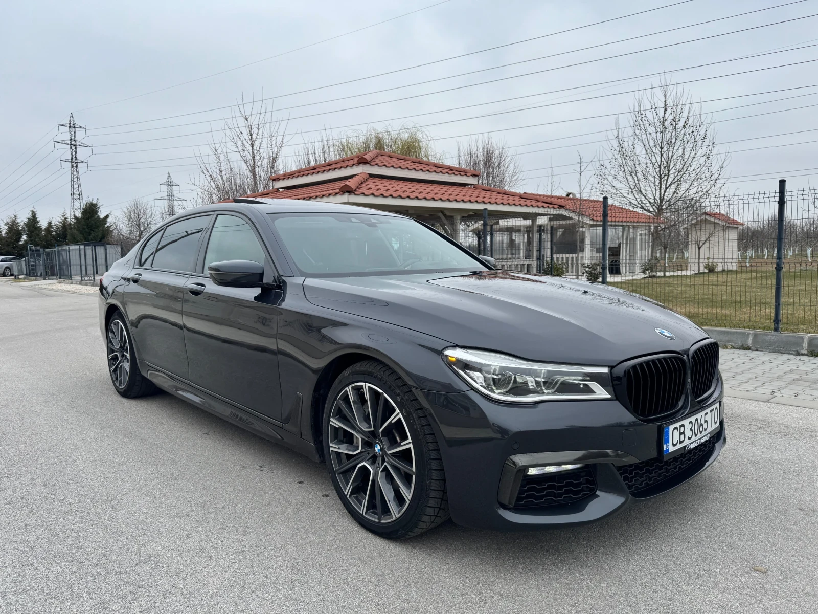 BMW 750 LI* САМО НА ЗАДНО(M Pack), снимка 2 - Автомобили и джипове - 53965104