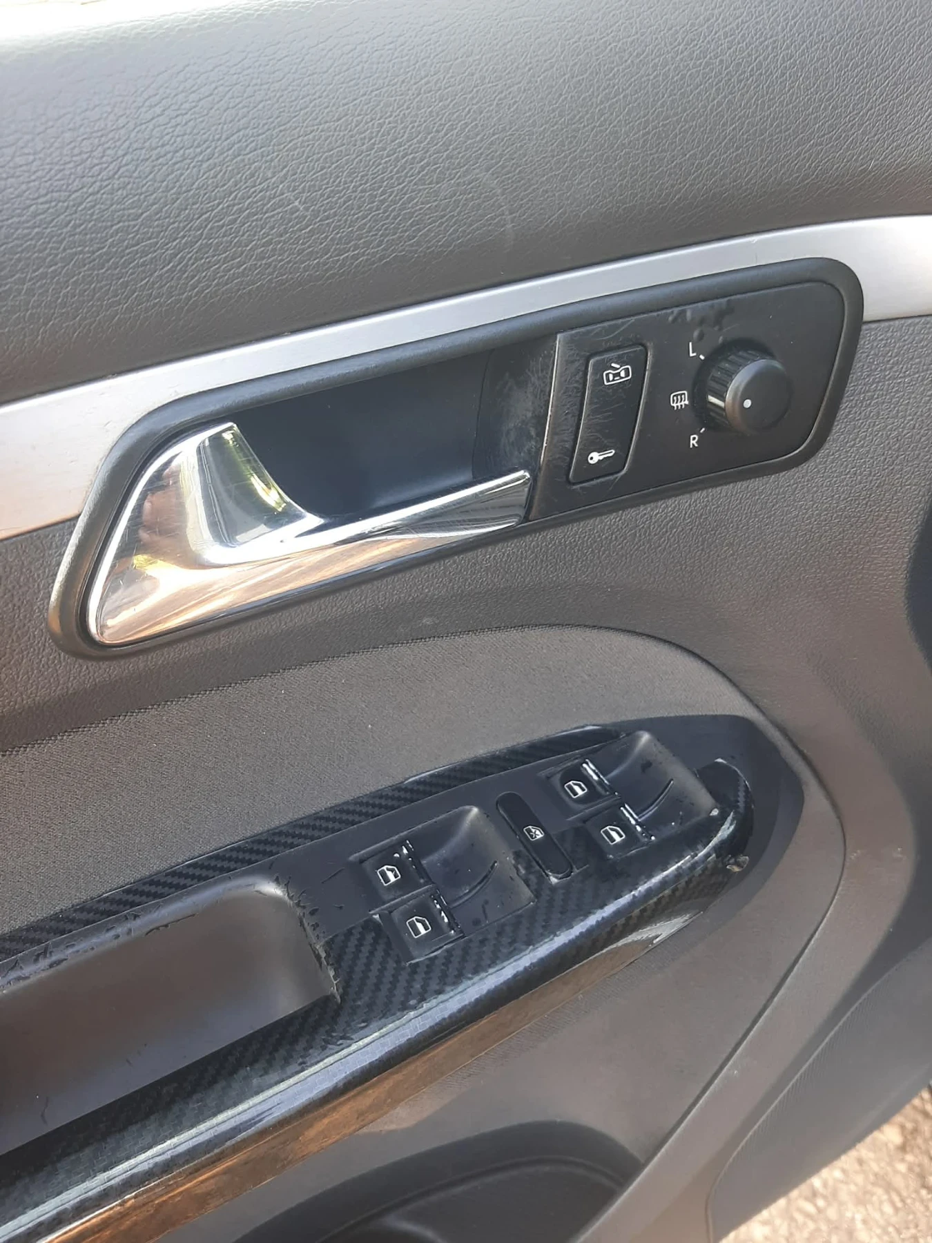 VW Touran 2.0tdi, снимка 9 - Автомобили и джипове - 54004308