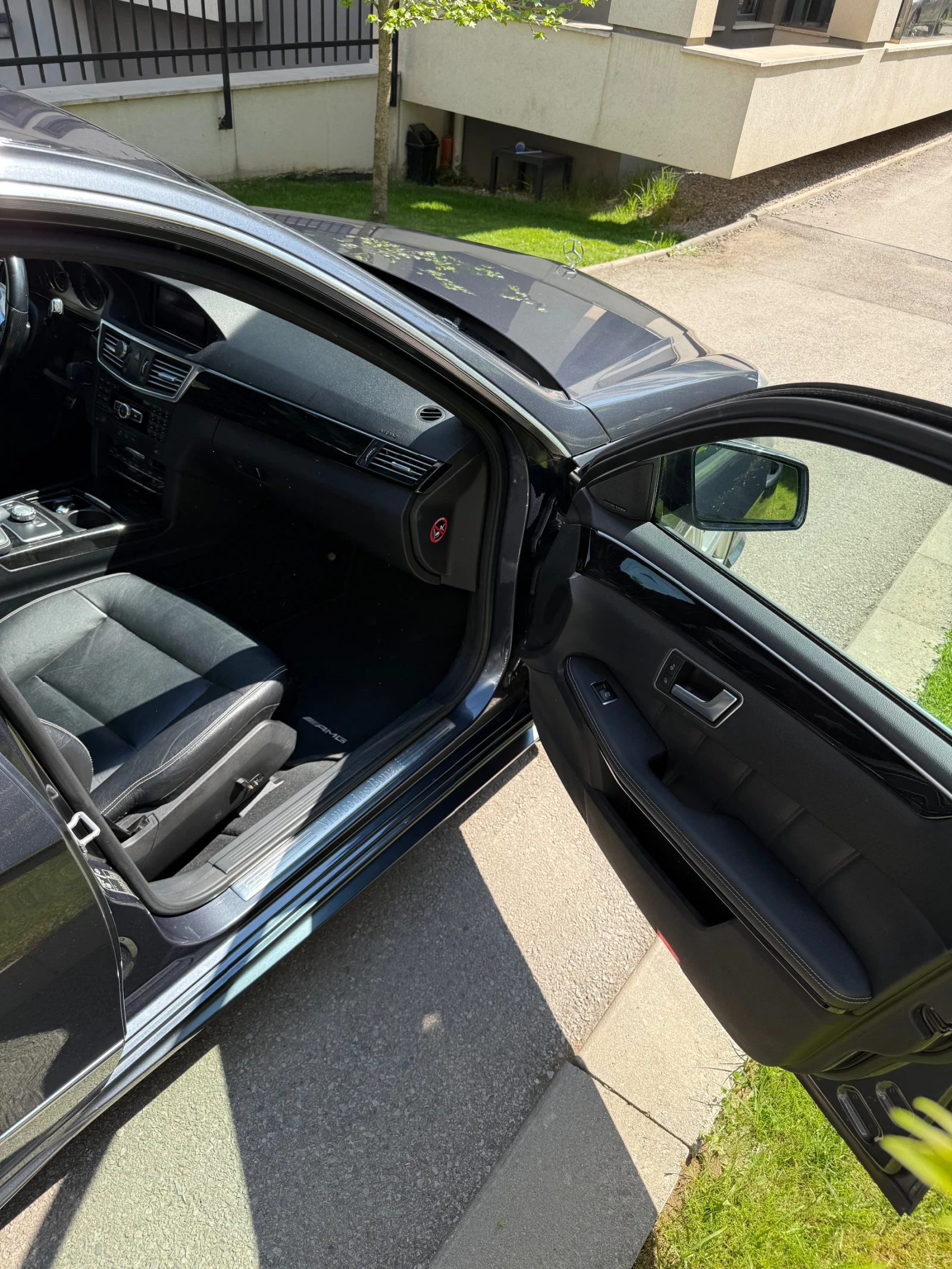 Mercedes-Benz E 300, снимка 9 - Автомобили и джипове - 54496498