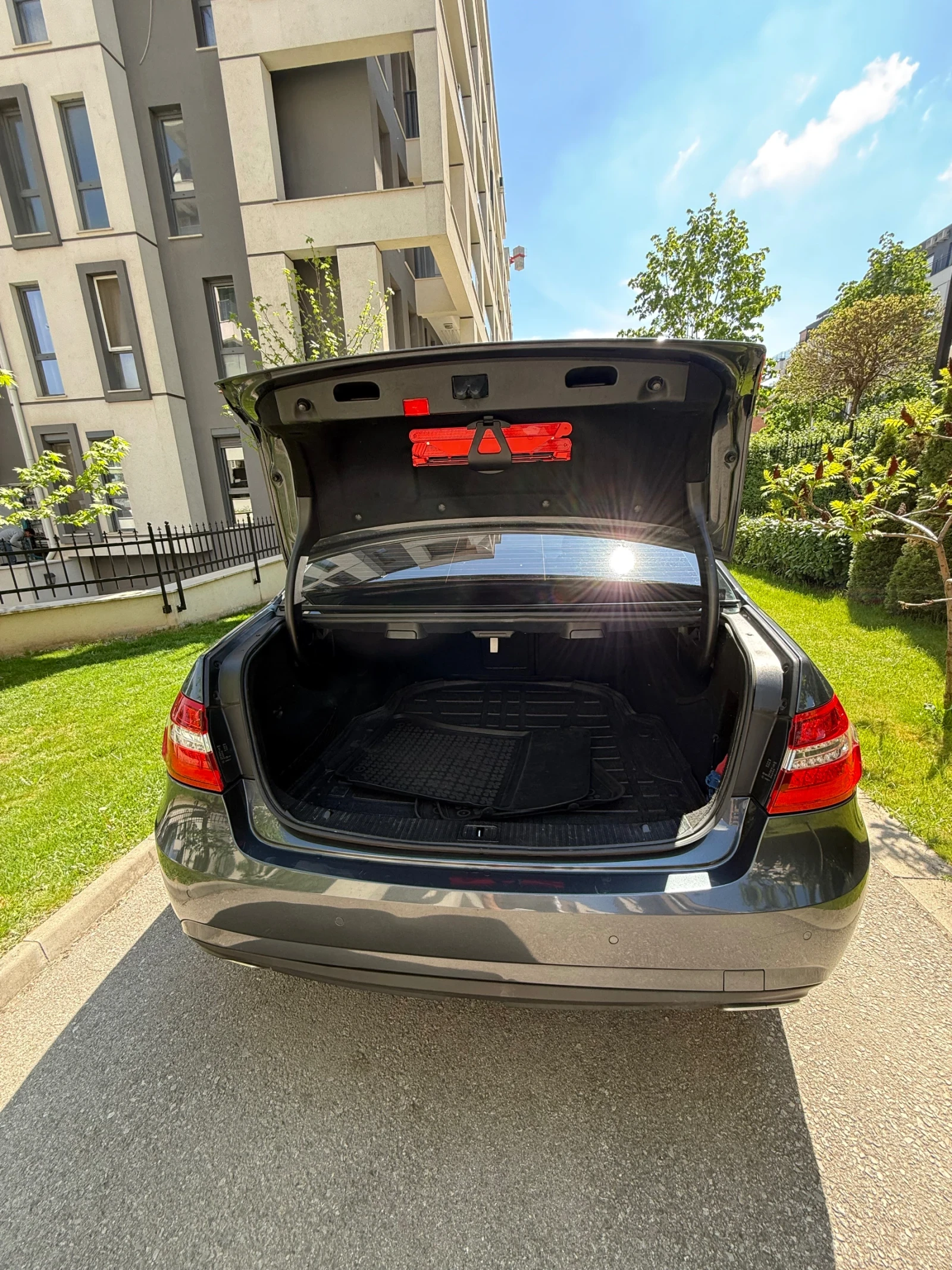 Mercedes-Benz E 300, снимка 5 - Автомобили и джипове - 54496498