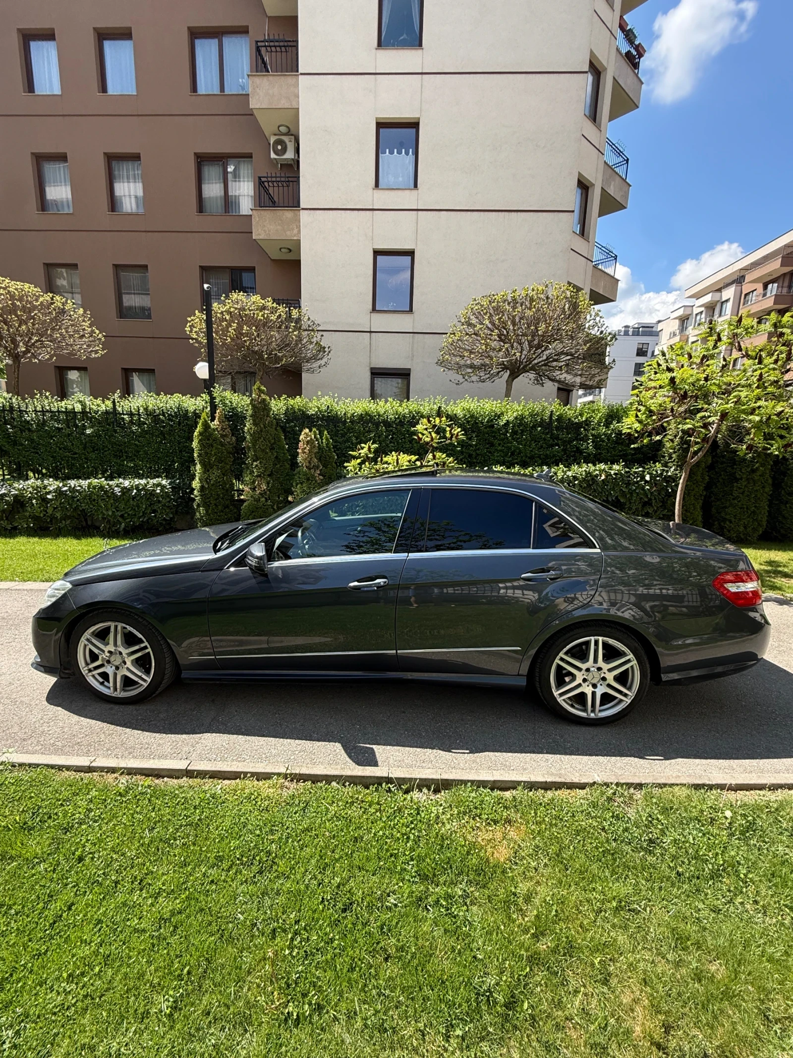 Mercedes-Benz E 300, снимка 3 - Автомобили и джипове - 54496498