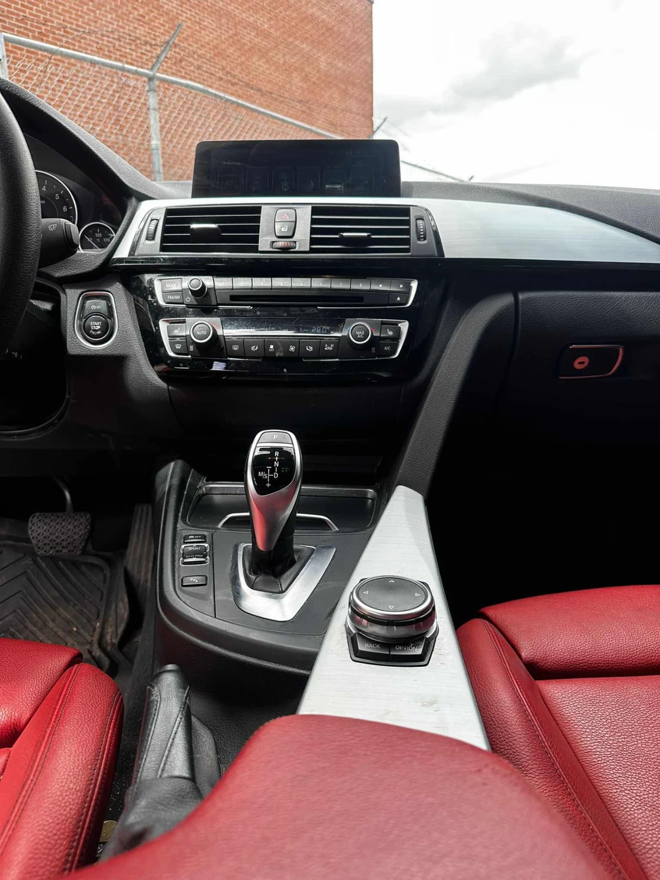 BMW 330 xDrive * ПОДГРЕВ * ПАНОРАМА * CARFAX, снимка 8 - Автомобили и джипове - 54692700