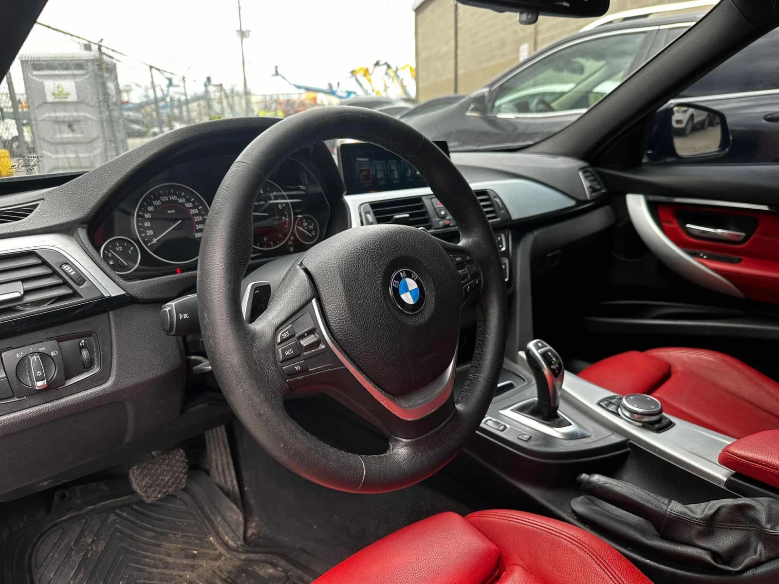 BMW 330 xDrive * ПОДГРЕВ * ПАНОРАМА * CARFAX, снимка 6 - Автомобили и джипове - 54692700
