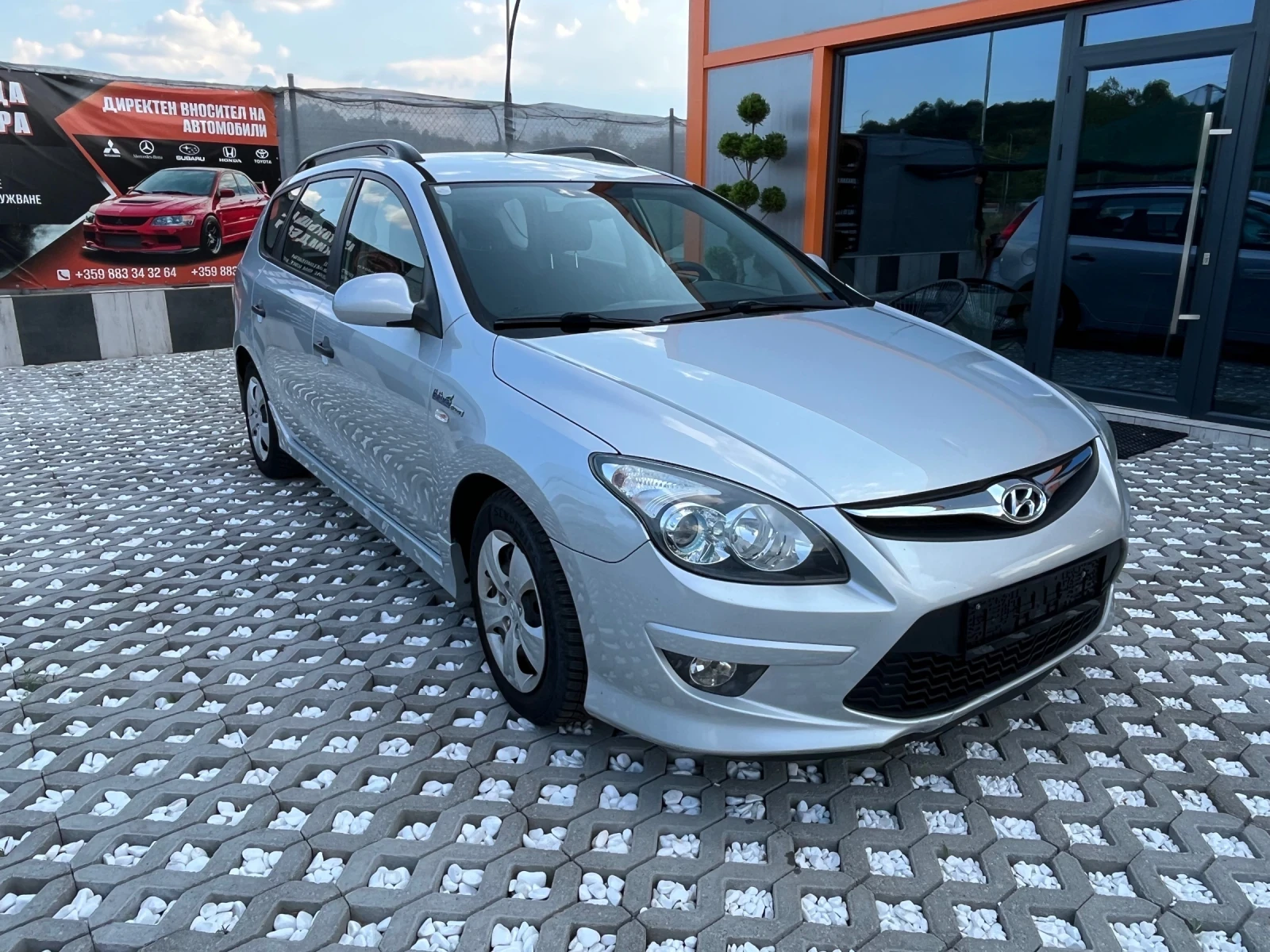 Hyundai I30 1.6CRDi Обслужена, снимка 7 - Автомобили и джипове - 55687807